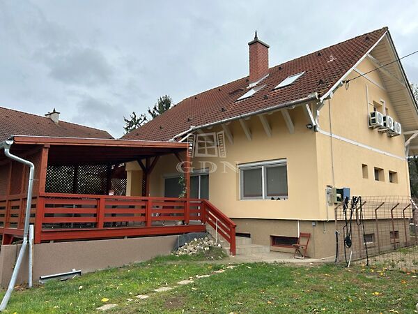 Eladó ház Kápolnásnyék