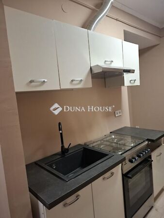 Eladó lakás Szekszárd