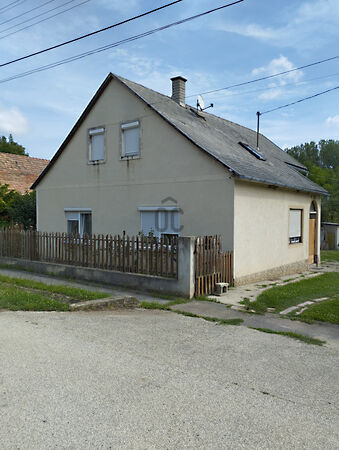 Eladó ház Bakonynána