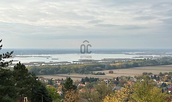 Eladó földterület Velence