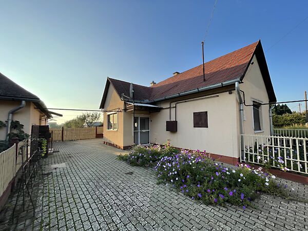 Eladó ház Bököny