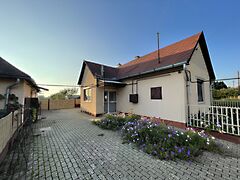 Eladó ház Bököny