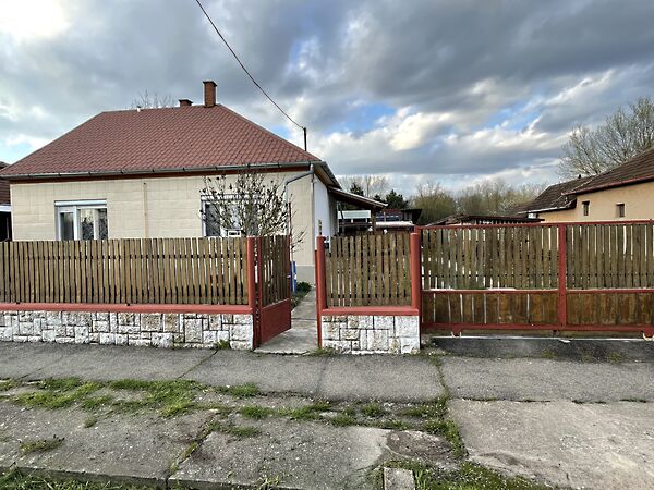 Eladó ház Tiszadada