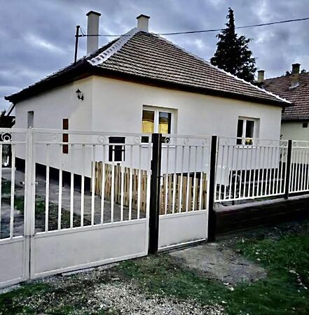 Eladó ház Örkény