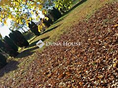 Eladó földterület Pér