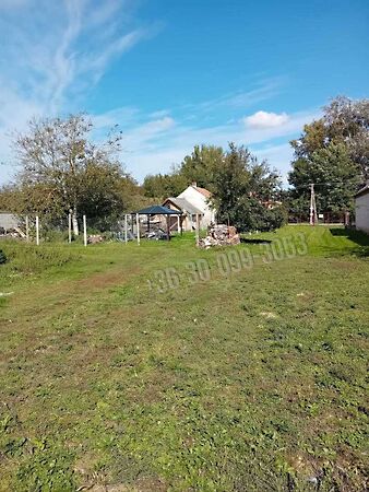 Eladó földterület Dunasziget