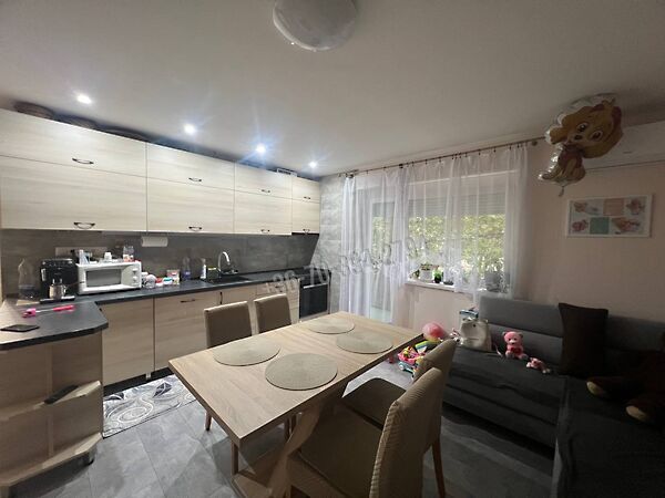 Eladó lakás Oroszlány