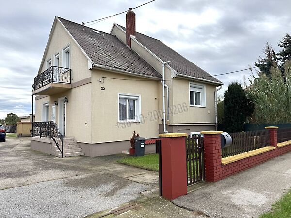 Eladó ház Újrónafő