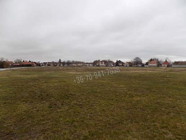 Eladó földterület Cirák
