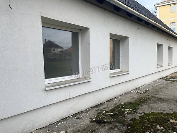 Eladó üzleti Kömlőd