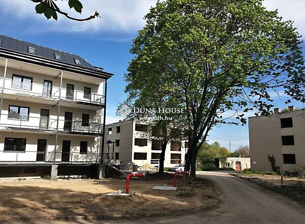 Eladó lakás Bicske