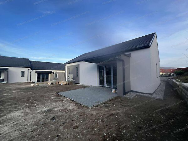 Eladó ház Tatabánya, Kertváros