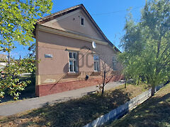 Eladó ház Makó, Újváros