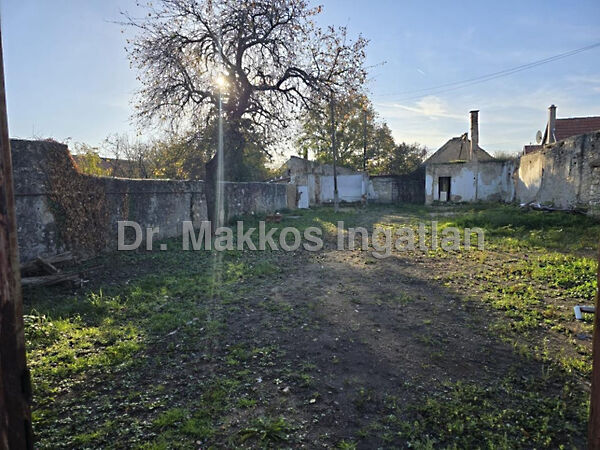 Eladó földterület Tapolca