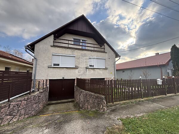 Eladó ház Bábolna