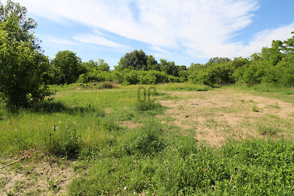 Eladó földterület Csömör