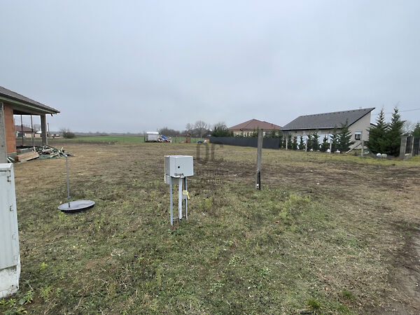 Eladó földterület Mikepércs