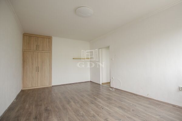 Eladó lakás Tököl