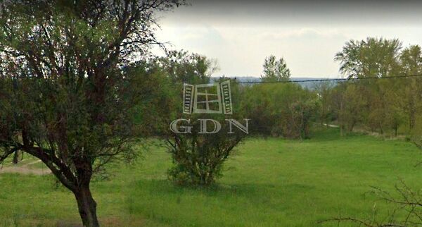 Eladó földterület Velence