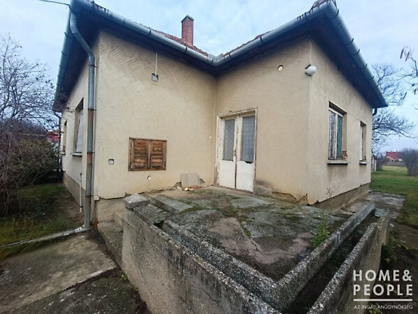 Eladó ház Baks