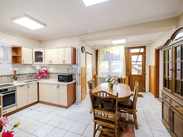 Eladó ház Újfehértó, Belváros