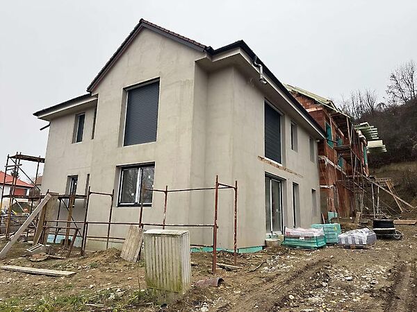 Eladó lakás Budakalász