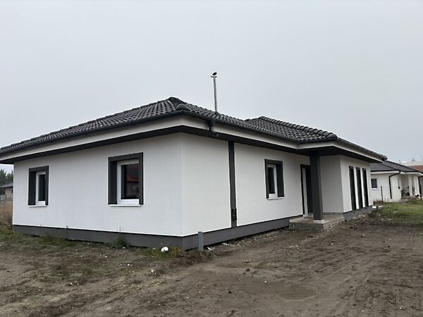 Eladó ház Kiskunlacháza