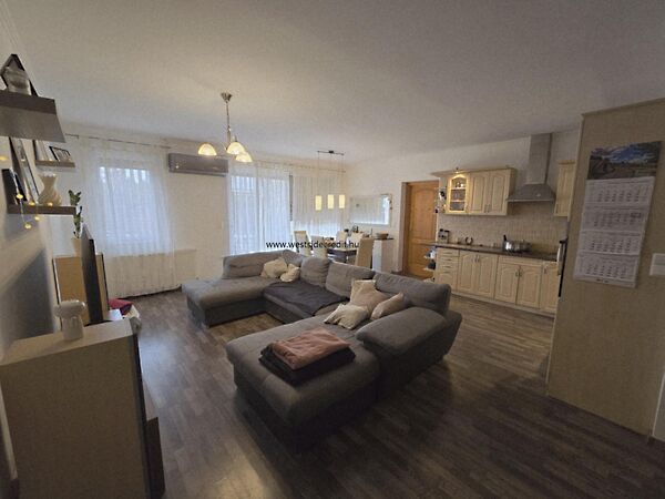 Eladó ház Győrladamér