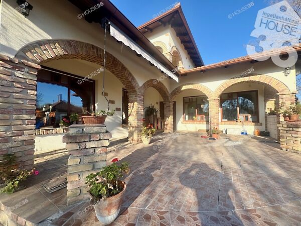 Eladó ház Felsőlajos