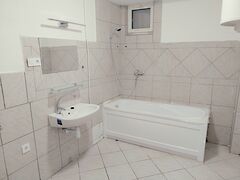 Eladó lakás Esztergom, Kertváros