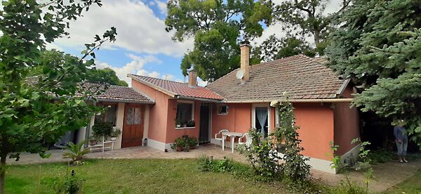 Eladó ház Csongrád