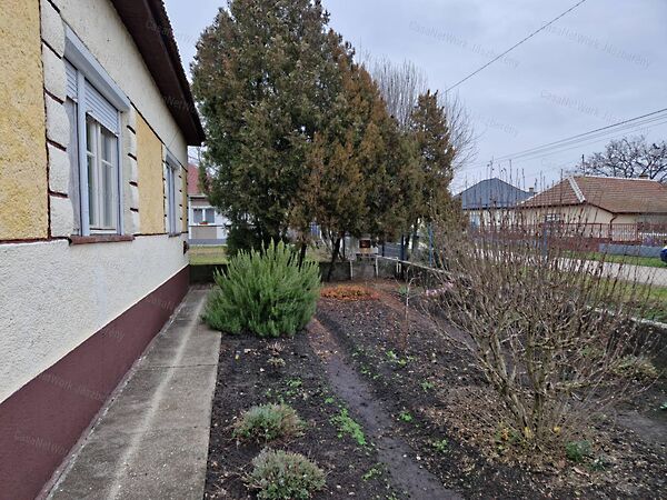 Eladó ház Hevesvezekény