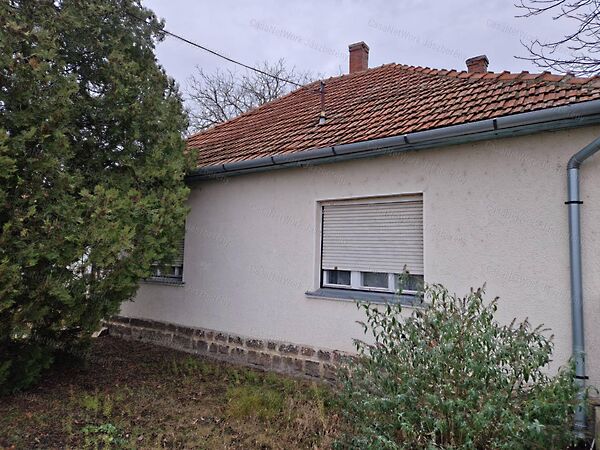 Eladó ház Jászivány