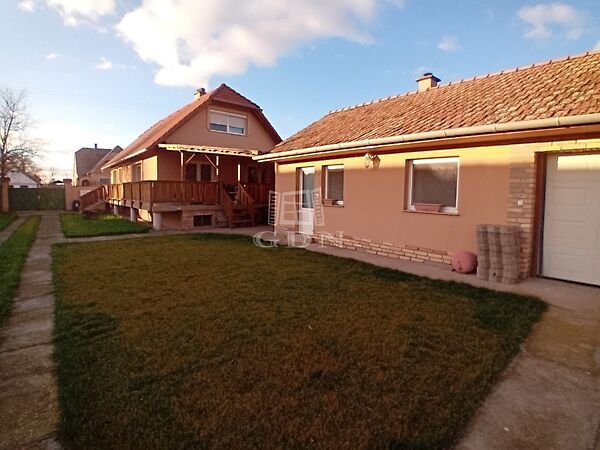 Eladó ház Érsekcsanád