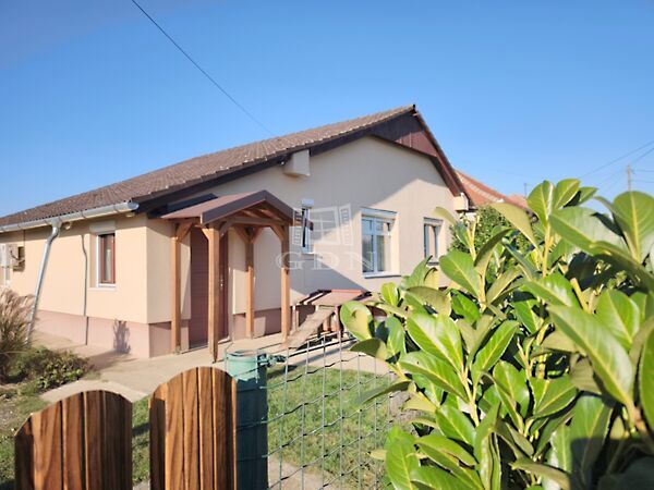 Eladó ház Petrikeresztúr