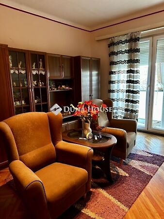 Eladó lakás Komló