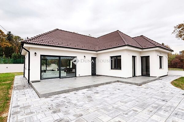 Eladó ház Leányfalu