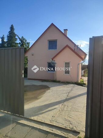 Eladó ház Tét