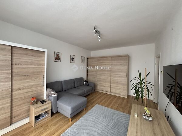 Eladó lakás Esztergom