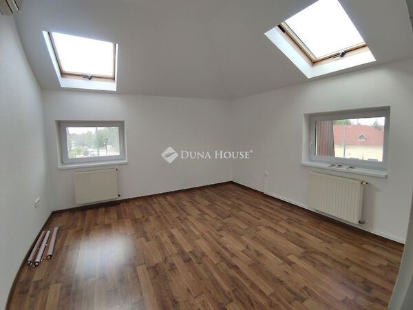 Eladó lakás Kápolnásnyék