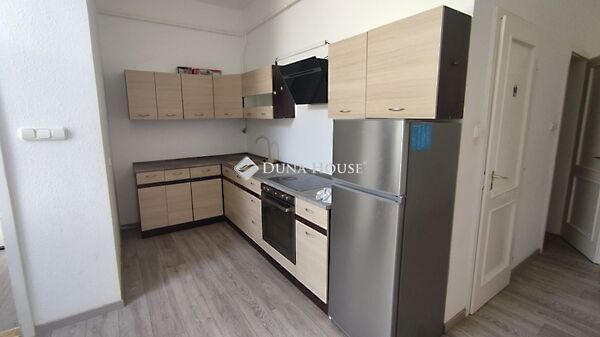 Eladó lakás Kápolnásnyék