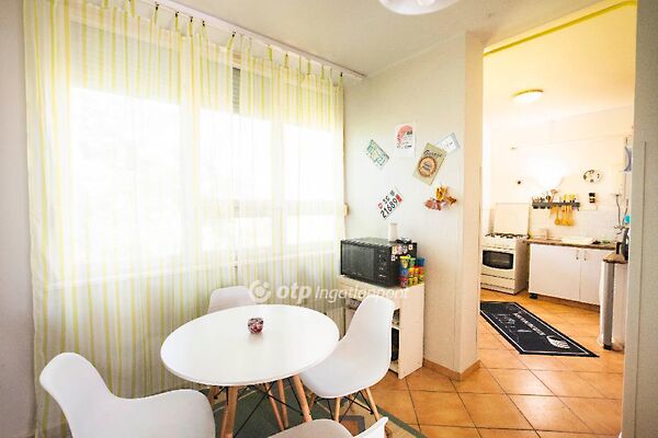 Eladó lakás Gárdony