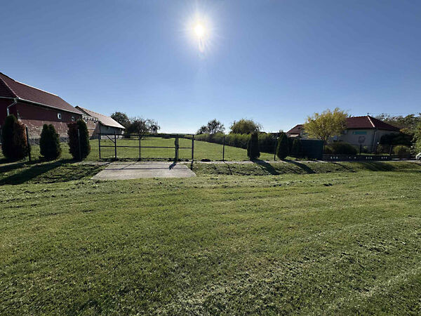 Eladó földterület Hobol