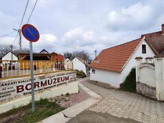 Eladó üzleti Villány