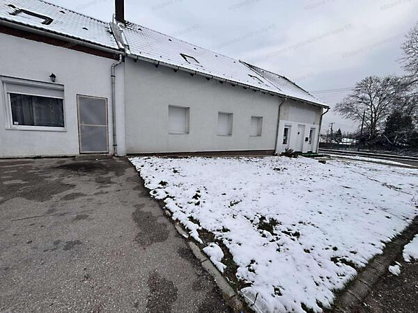 Eladó üzleti Tatabánya, Kertváros