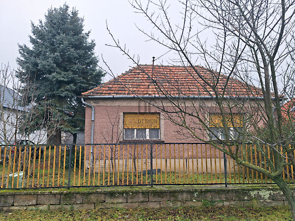 Eladó ház Lesenceistvánd