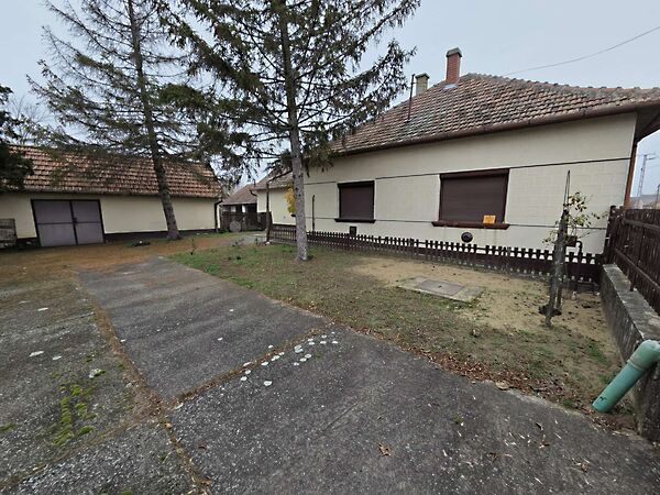 Eladó ház Tázlár