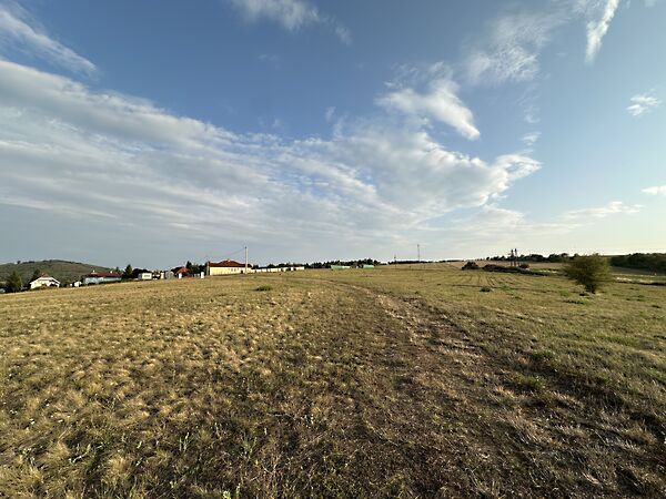 Eladó földterület Bánk