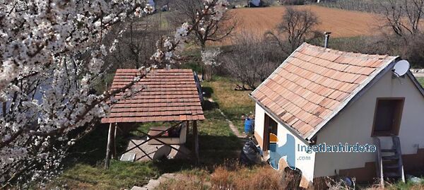 Eladó földterület Rezi