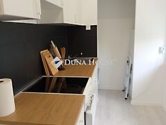 Eladó lakás Komló